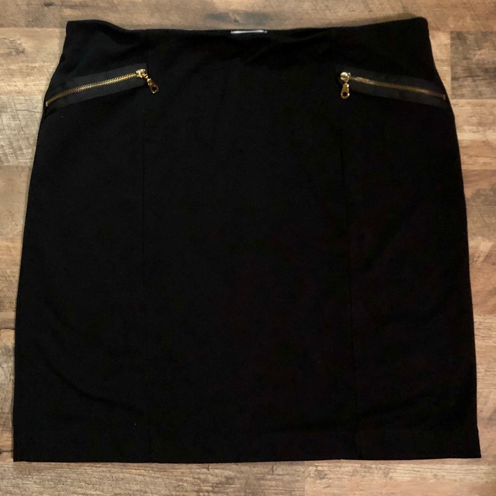 Avenue Black Skirt